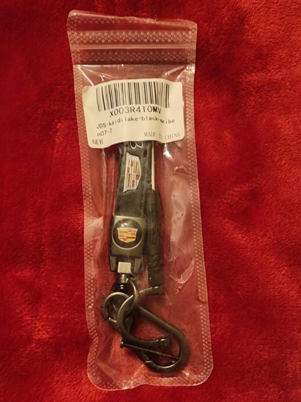 Cadillac-branded genuine leather and zinc alloy car keychain